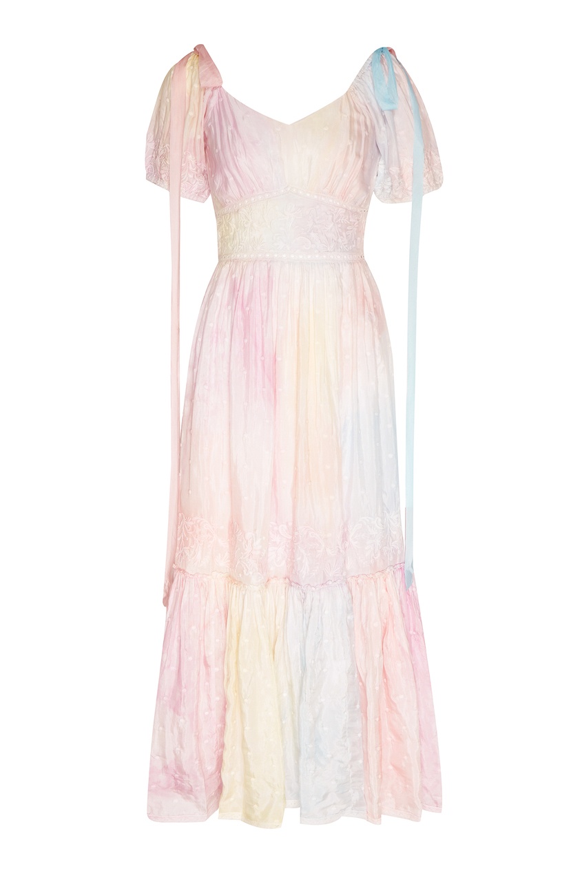 Шелковое платье с вышитым вручную узором тай-дай в пастельных тонах. Романтичная модель длины макси со съемной бретелью и пеплумом.